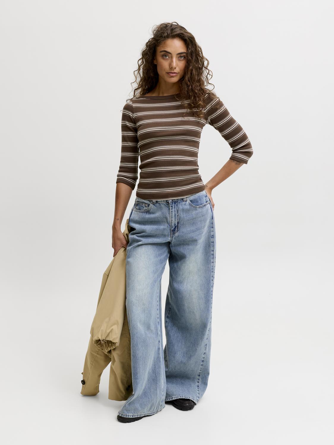 model_shot-front_full